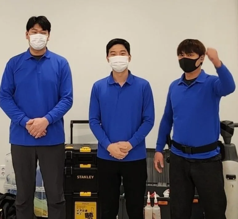 천안 창틀·샷시 먼지 제거 모습